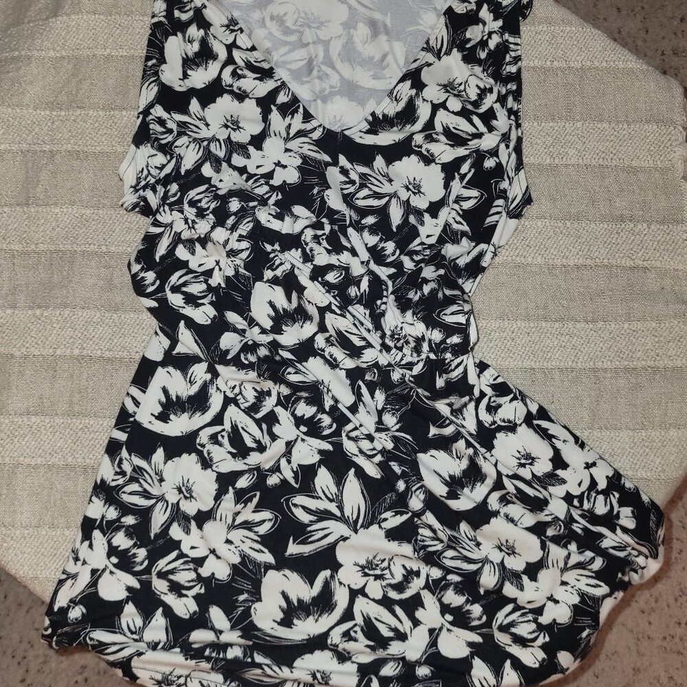 Black and White Sleevless Dress